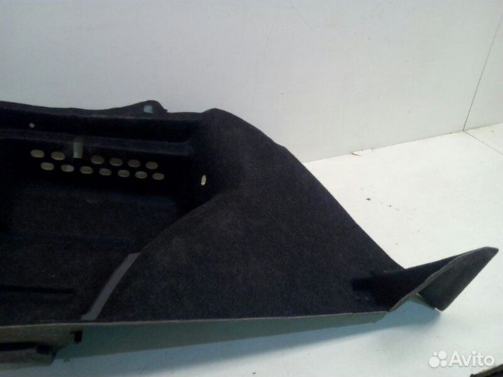 Обшивка багажника задняя левая Skoda Rapid 1