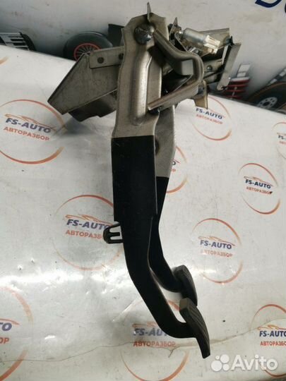 Блок педалей Suzuki Grand Vitara 2 2.0 (J20A)