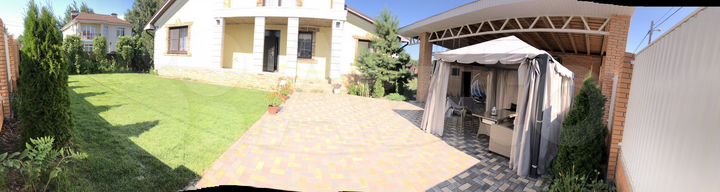 Коттедж 440 м² на участке 15 сот.