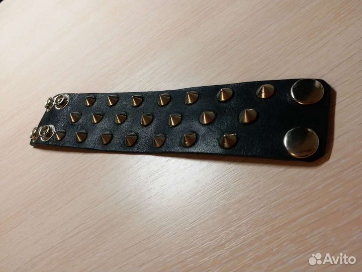 Кожанный браслет / шипованный напульстник