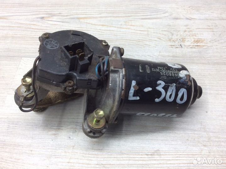Моторчик стеклоочистителя передний Mitsubishi L300