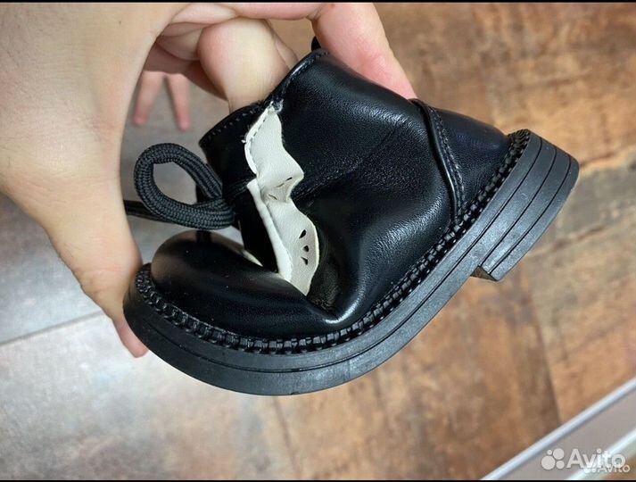 Ботинки утеплëные для девочки 21размер