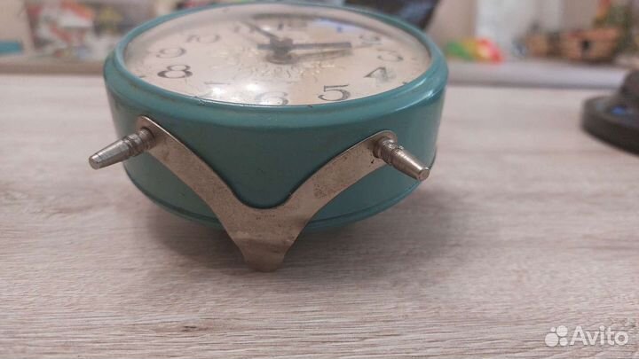 Часы-будильник янтарь