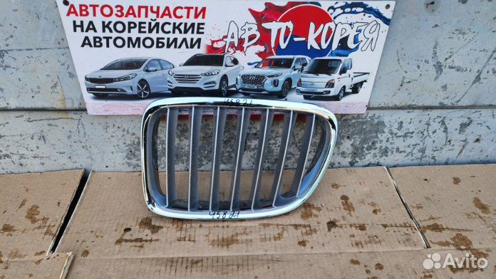 Решетка радиатора передняя левая Bmw X3