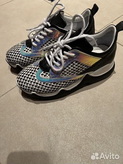 Кроссовки новые