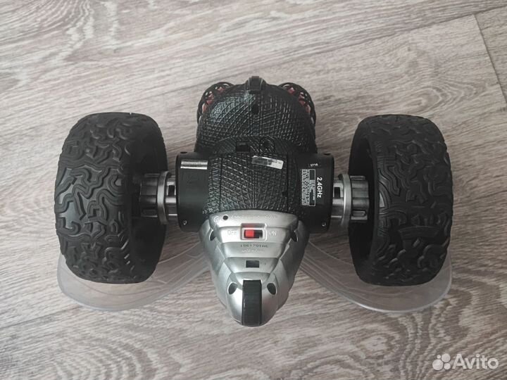 Аккумуляторная машинка на радио упровлении