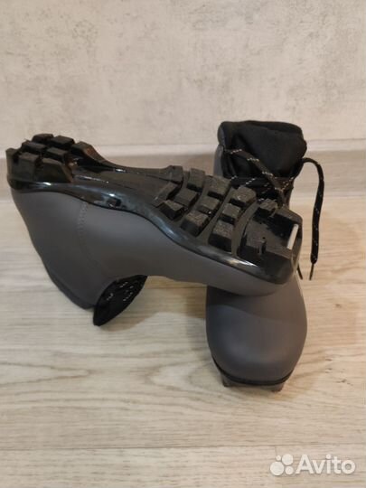 Лыжные ботинки, размер 40-41