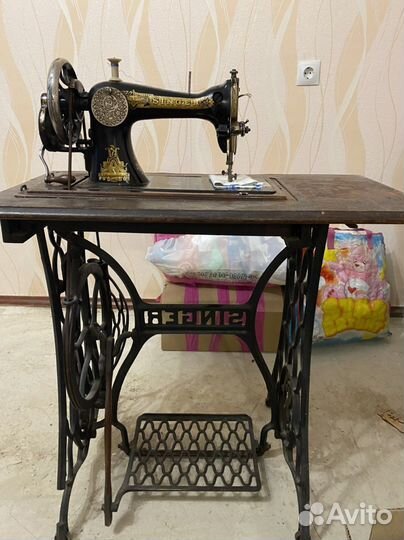 Швейная машина Singer