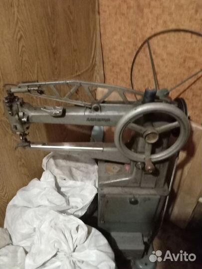 Швейная машинка минерва