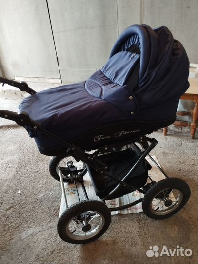 Детская коляска и одежда