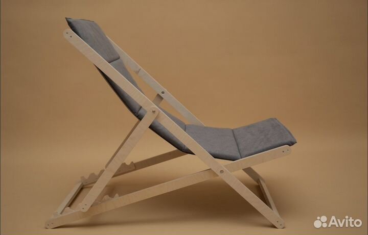 Шезлонг складной с текстильной подушкой