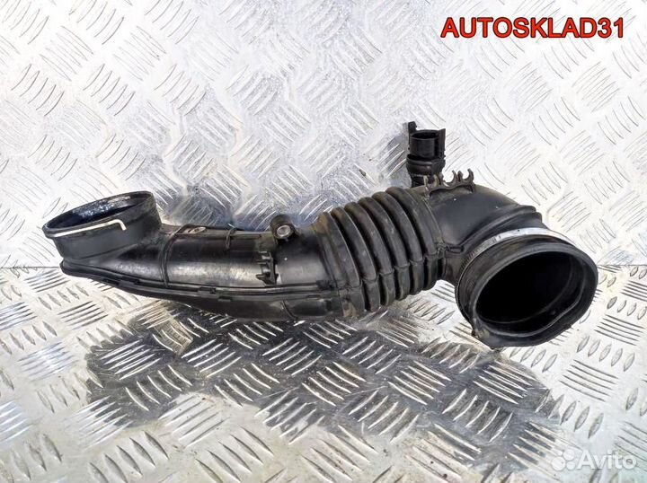 Патрубок воздушного фильтра BMW E90 13717804846