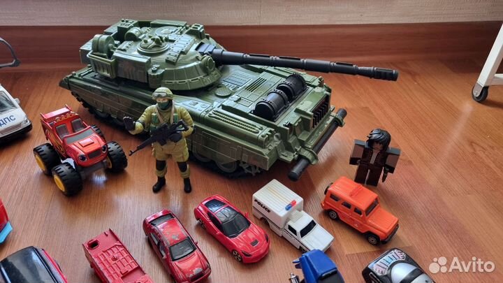 Игрушки машины пакетом