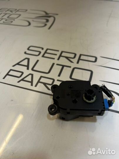 Сервопривод заслонки печки Ford Focus 3 CB8 1.6L