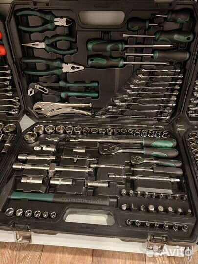 Набор инструментов для автомобиля