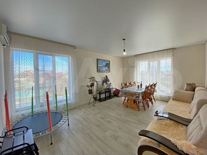 Дом 183,8 м² на участке 6 сот.