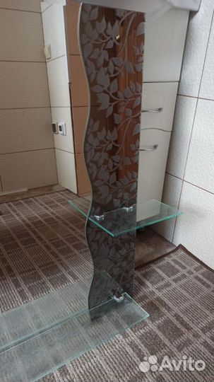 Зеркало в ванную с полочкой