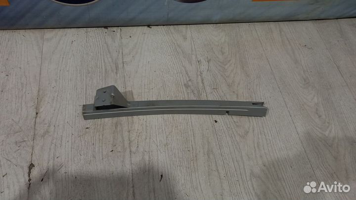 Направляющая стекла renault kaptur Лев