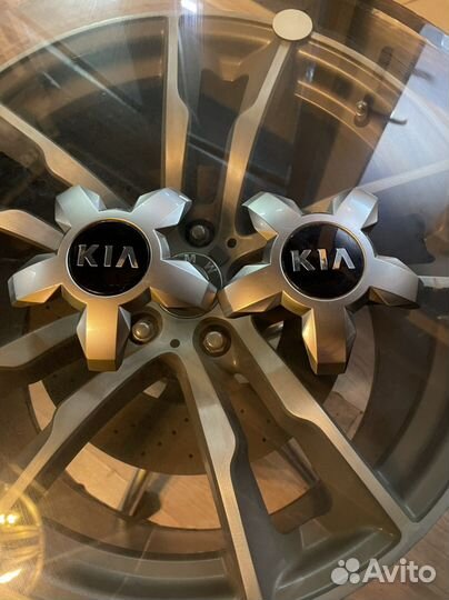 Оригинальные колесные колпачки Kia Sorento 22 R20