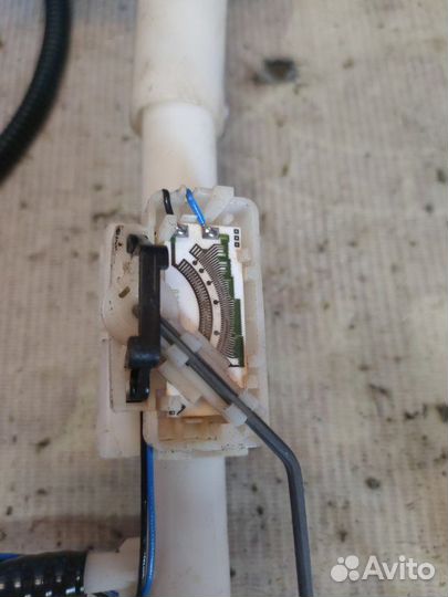 Датчик уровня топлива Renault Koleos hyoc M9R 2009