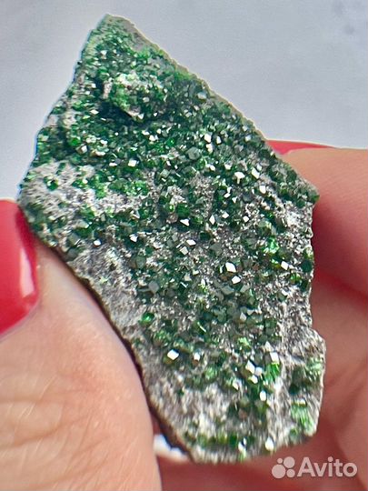 Уваровит минерал коллекционный