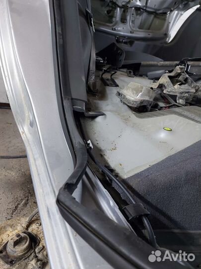 Резинка проёма двери Киа Рио 2