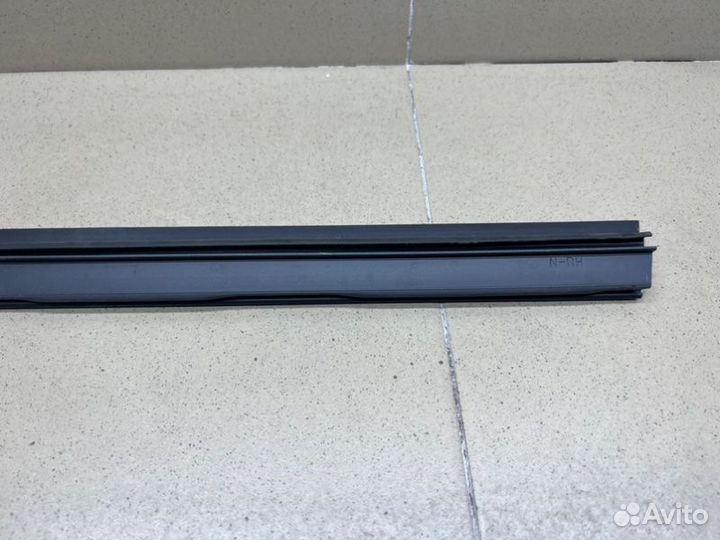 Накладка стекла заднего левая Suzuki Sx4 седан