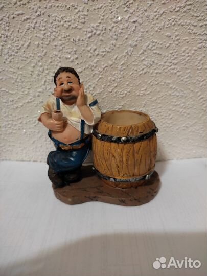 Пьяница с бочкой