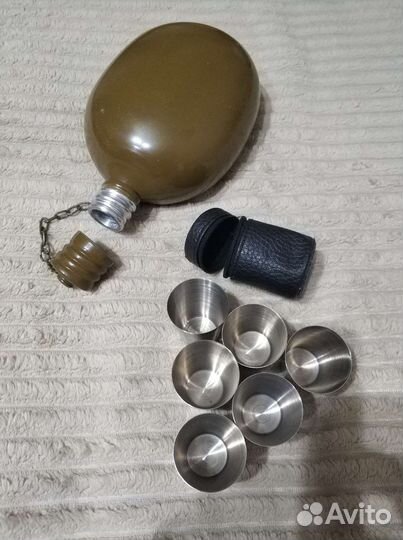 Фляжка и стопки