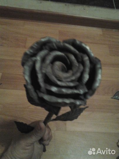 Розы кованные