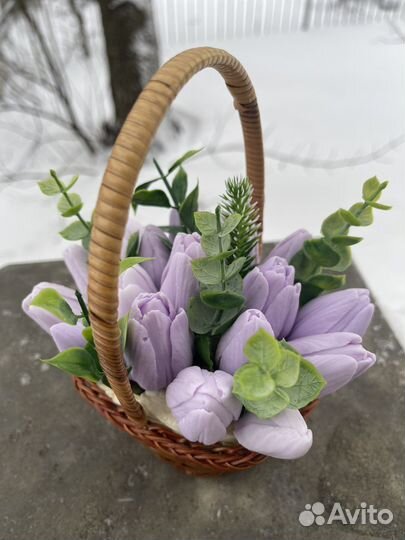 Букет тюльпанов на 8 марта из мыла в корзинке