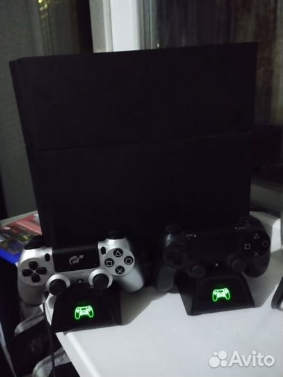 PS4 1Тб,2 джойстика
