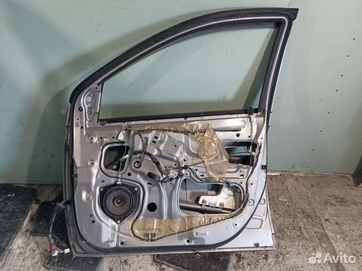 Дверь передняя правая Toyota Yaris Vitz SCP10