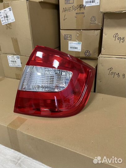 Фонарь правый Skoda Rapid