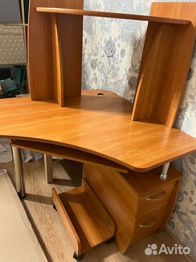 Компьютерный стол