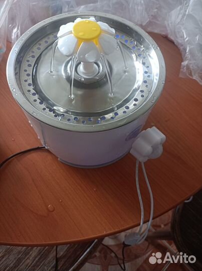 Фонтанчик для кошек с датчиком движения