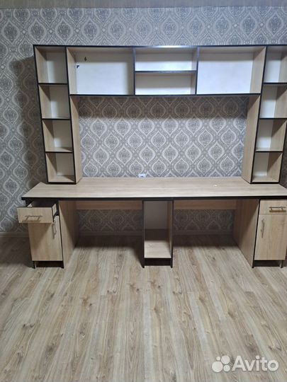 Письменный стол