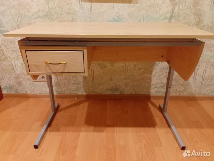 Письменный стол