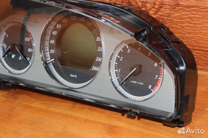 Панель приборов на Mercedes C-Class W204