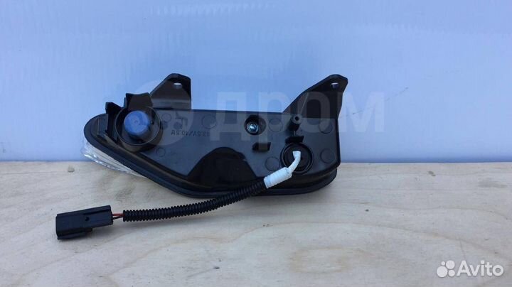 Повторитель поворота левый на Infiniti Q50 (V37)