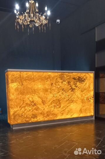 Стойка ресепшн под камень оникс с подсветкой