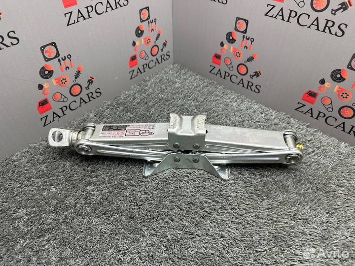 Домкрат Honda Civic 4D 8