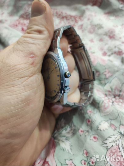 Часы ракета