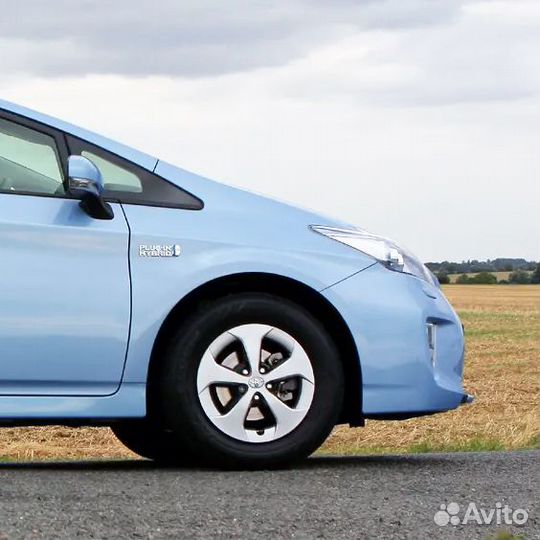 Крыло переднее правое в цвет Toyota Prius XW30