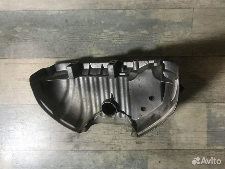 Кожух выпускного коллектора с клапаном рецеркуляци