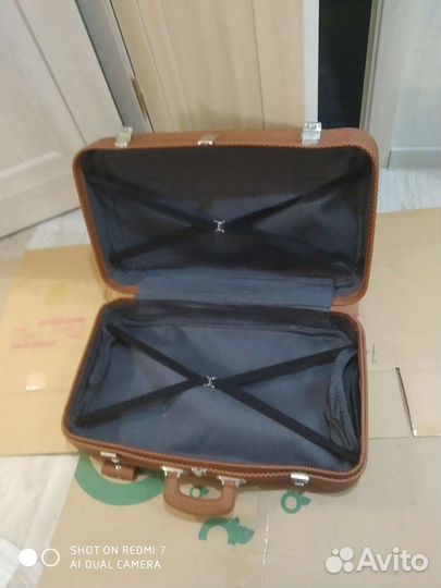 Чемодан кожзам, в отличном состоянии