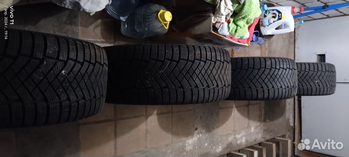 Pirelli Ice Zero 225/50 R17 98H