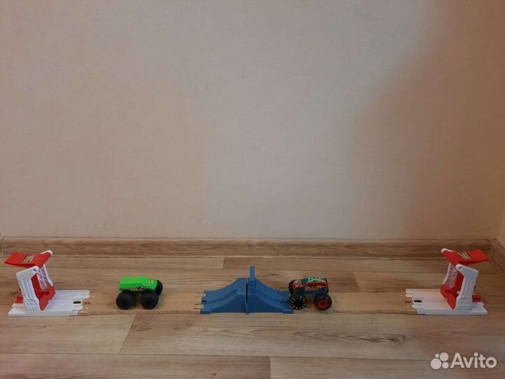 Игровой набор Monster Trucks