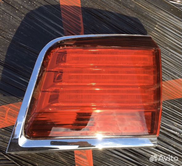 Фонарь правый Lexus LX570