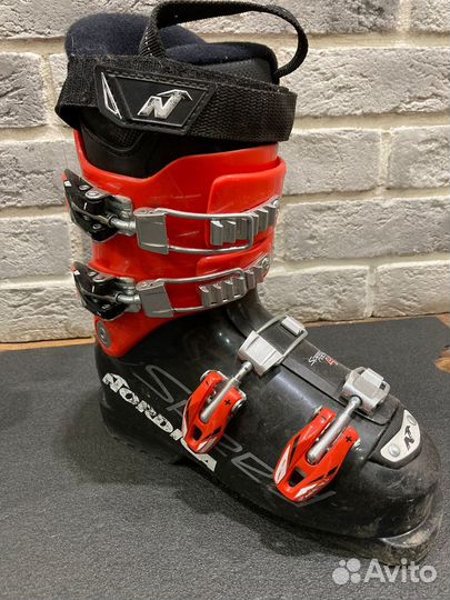 Горные лыжи и ботинки детские